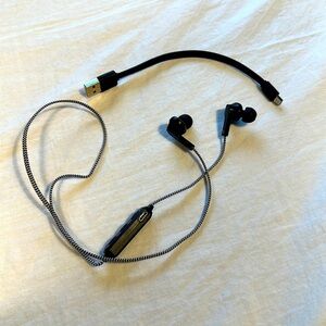 Kikkerland Black Cotton Braided Bluetooth Earbuds